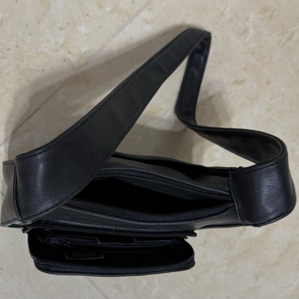 Fratelli Rossetti Black Messenger Bag with Minimalist Design Vinyl Pursue - Picture 6 of 7